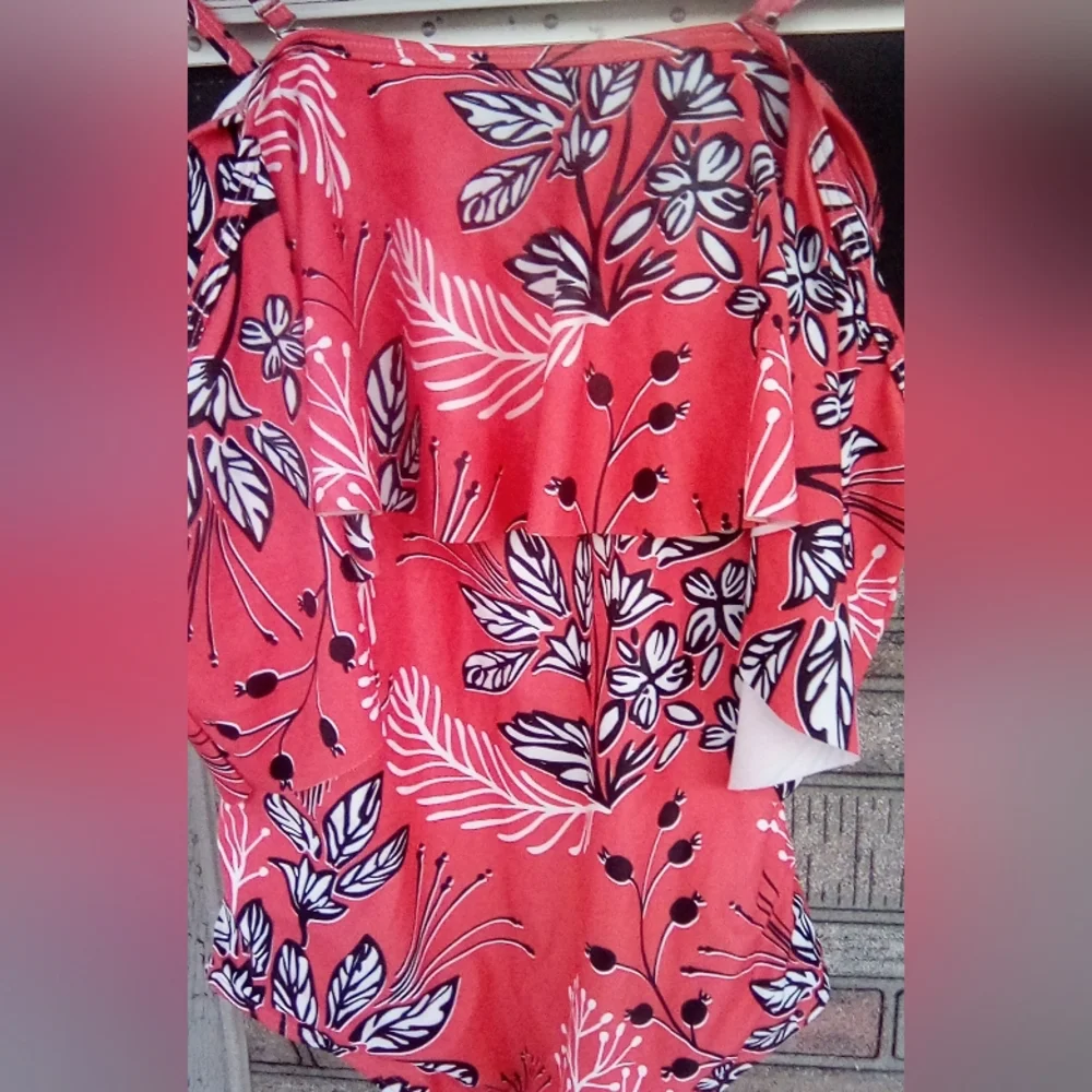 Swimsuit 1-Piece Red & White Ruffles Size Large - Picture 2 of 9